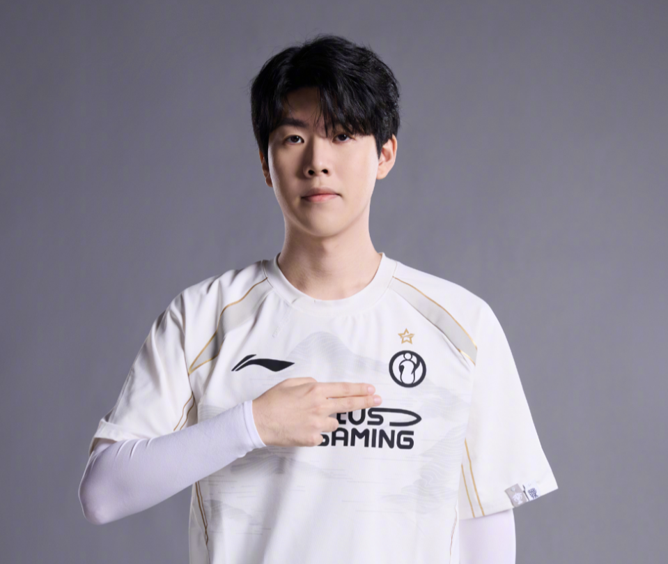 他的年薪将 他的年薪将