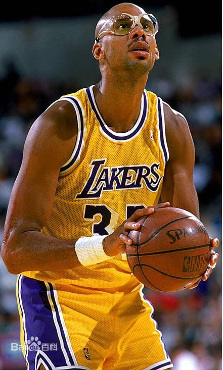 整体偏冷硬 整体偏冷硬